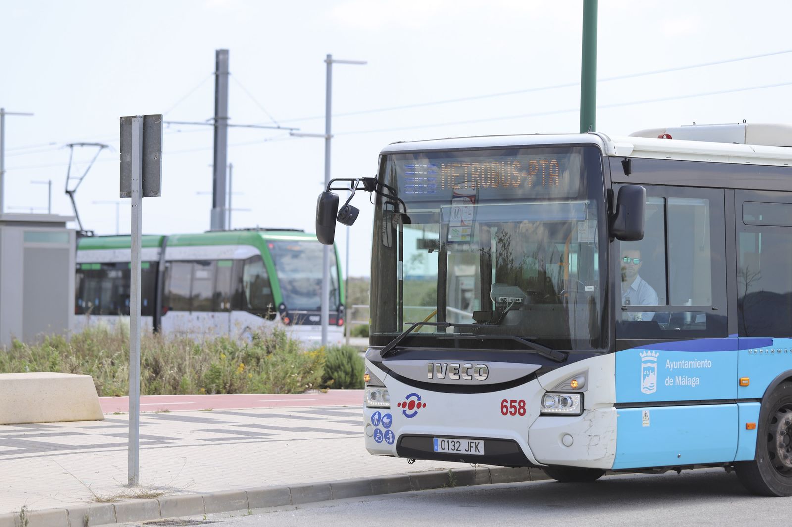 Sistema que conecta el Metro con el autobús de la EMT para enlazar con el PTA.