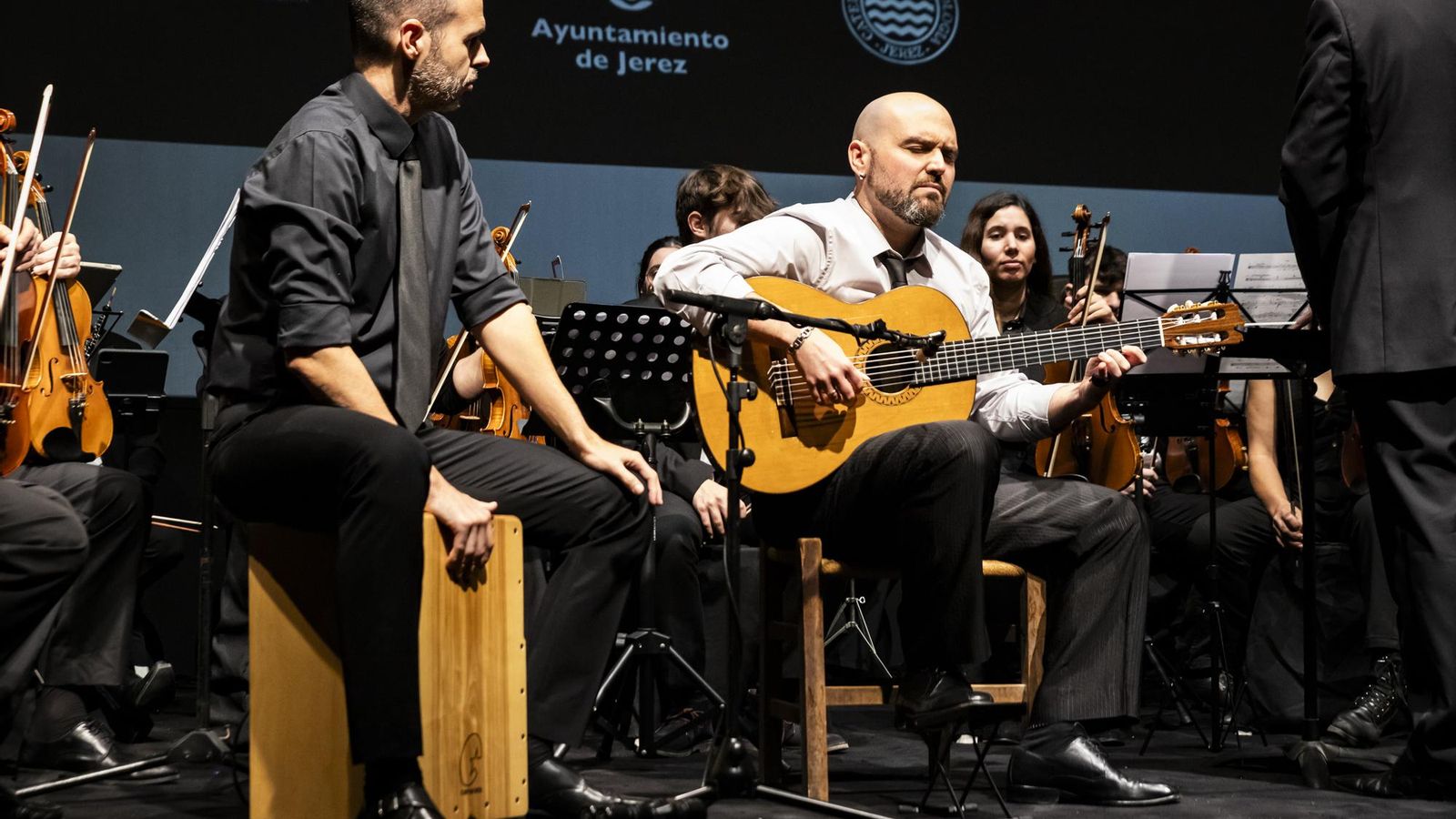Santiago Lara y Carlos Merino, durante su actuación junto a la Orquesta Beigbeder.