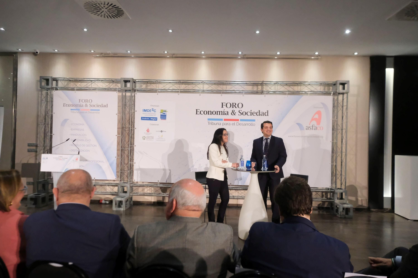 El foro Economía y Sociedad de Asfaco con el alcalde de Córdoba, en imágenes