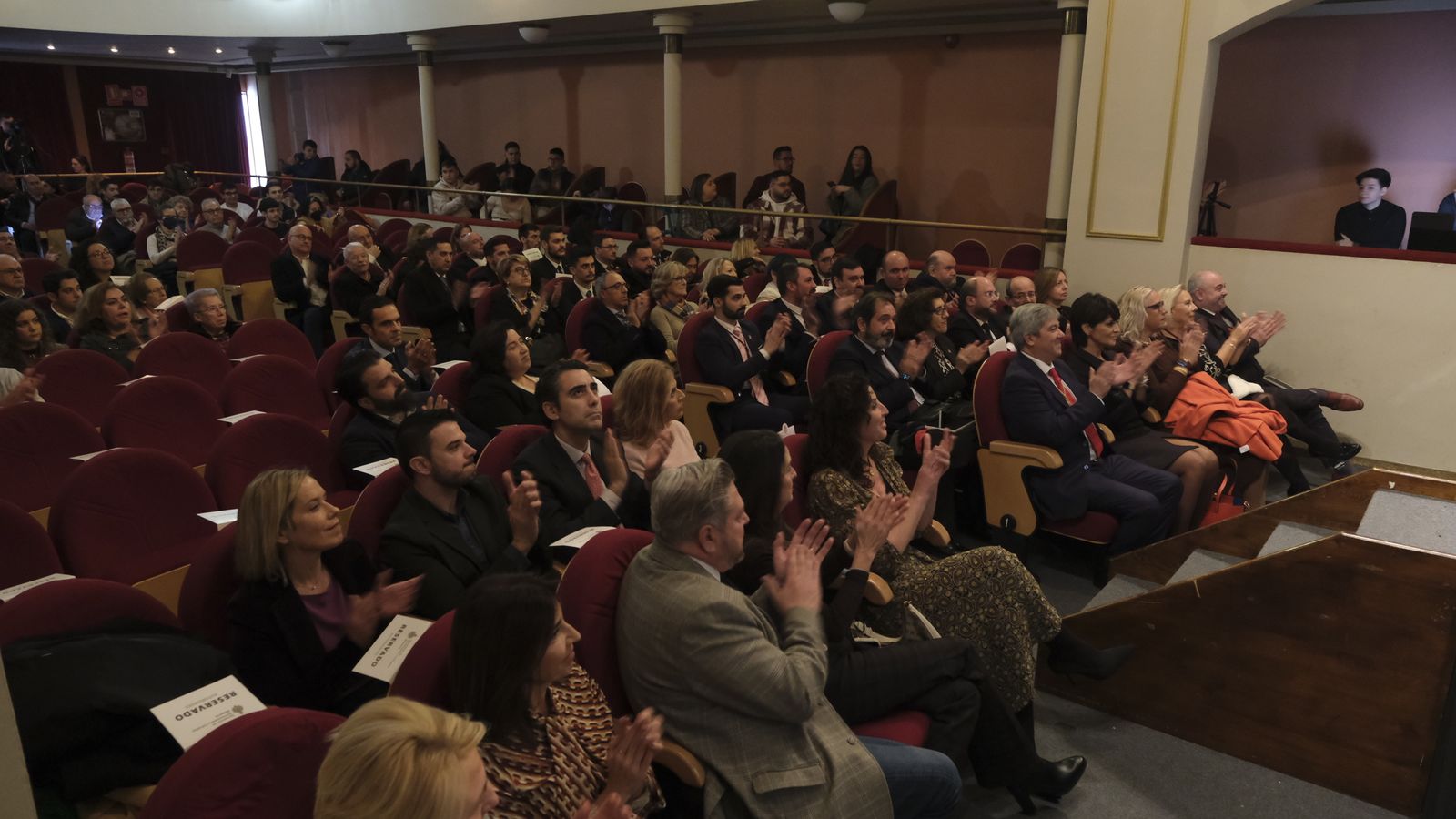 Las butacas del Teatro Apolo prácticamente se llenaron.