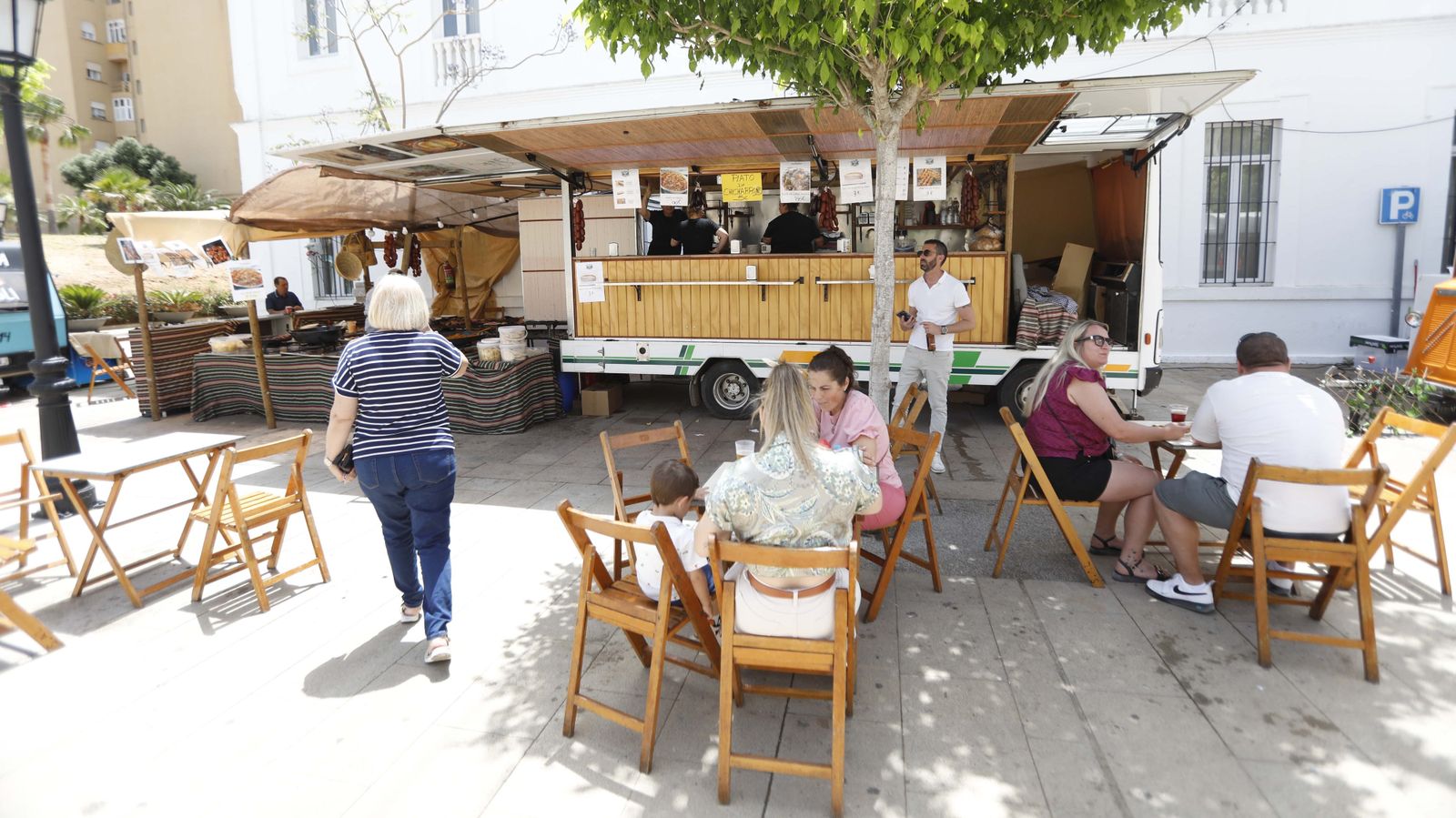 Fotos del festival de foodtrucks y conciertos por el 318 aniversario de San Roque