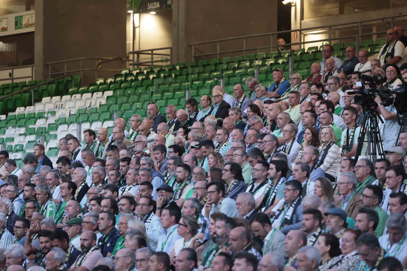 Búscate en el acto Siempre Verdiblancos