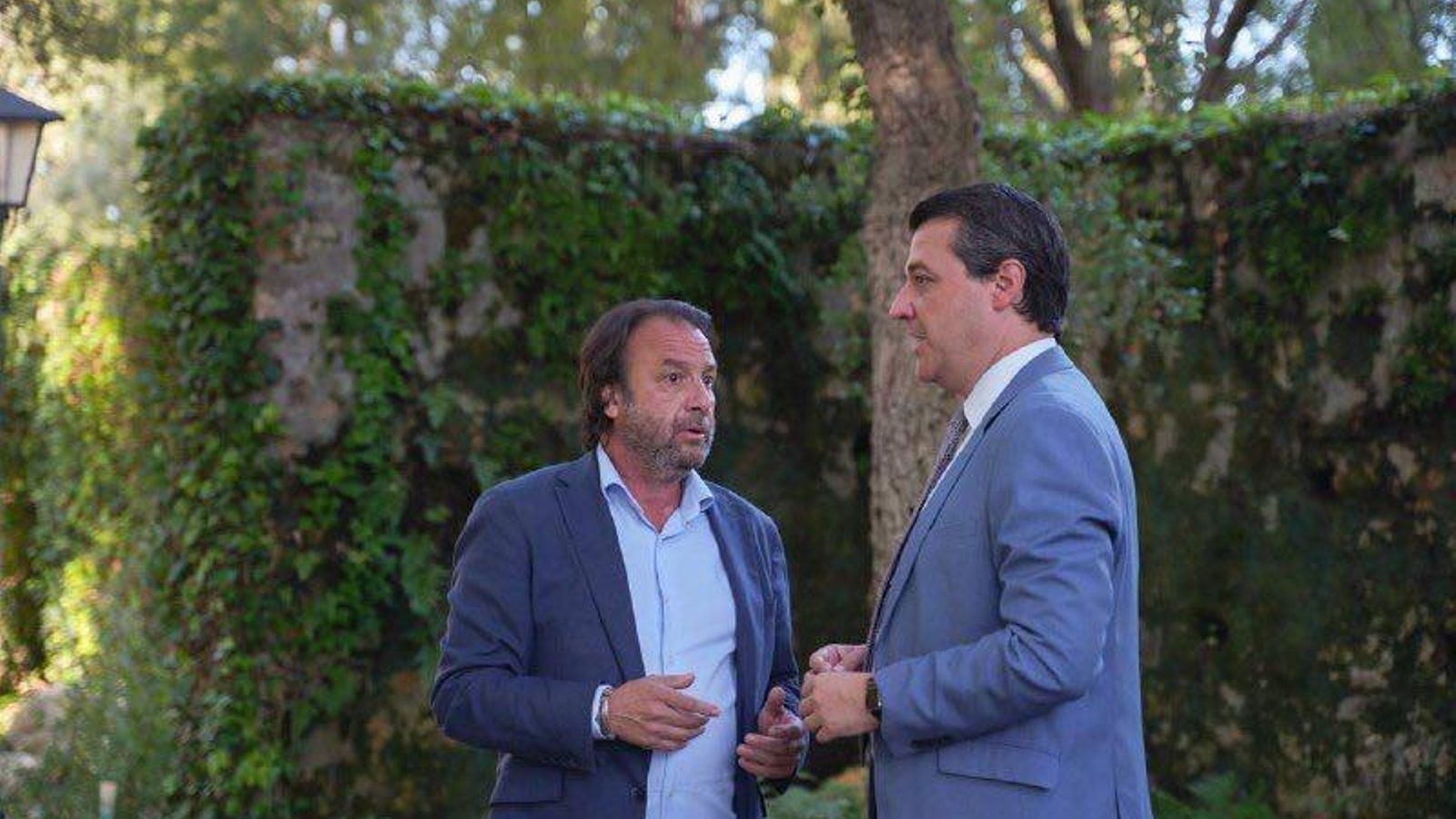 Daniel García-Ibarrola y José María Bellido en el Real Jardín Botánico de Córdoba. Daniel García-Ibarrola y José María Bellido en el Real Jardín Botánico de Córdoba.
