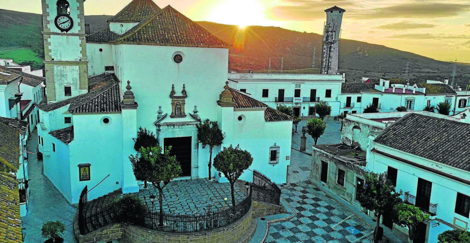Puesta de sol desde el casco antiguo de San Roque.