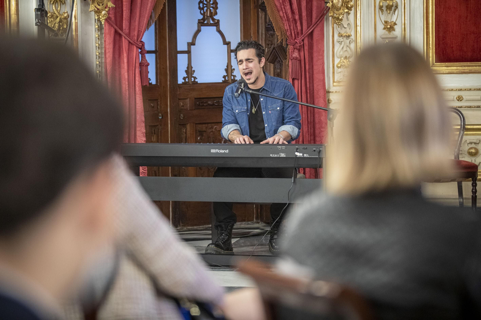 Imágenes de la distinción de Manuel Alejandro como Hijo Predilecto de la Provincia de Cádiz