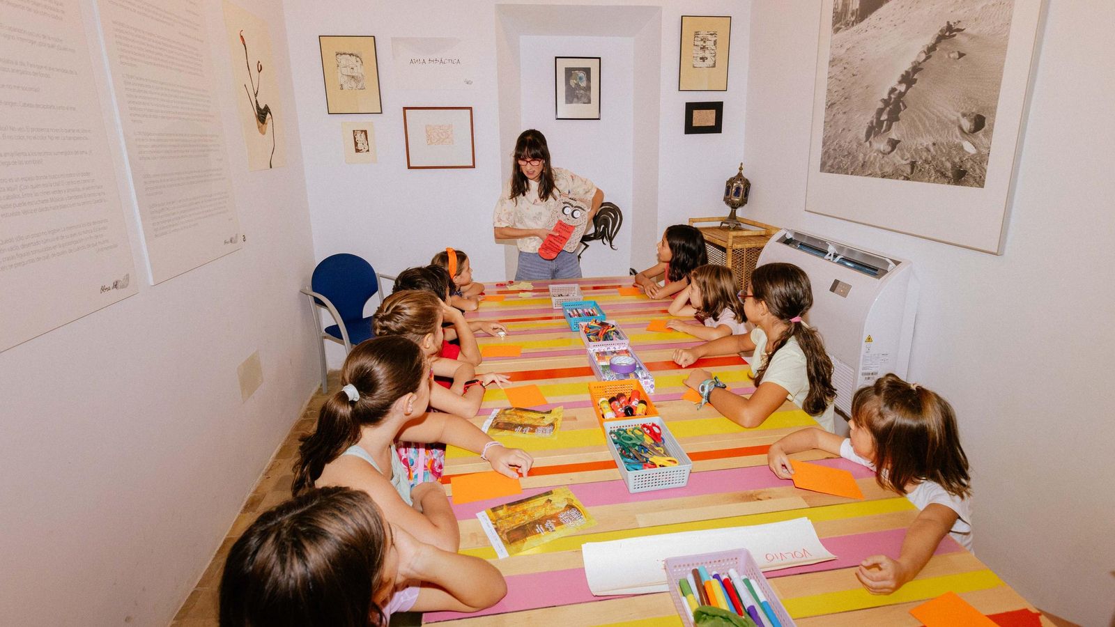 Paula Mandarina en la Casa del poeta José Ángel Valente.