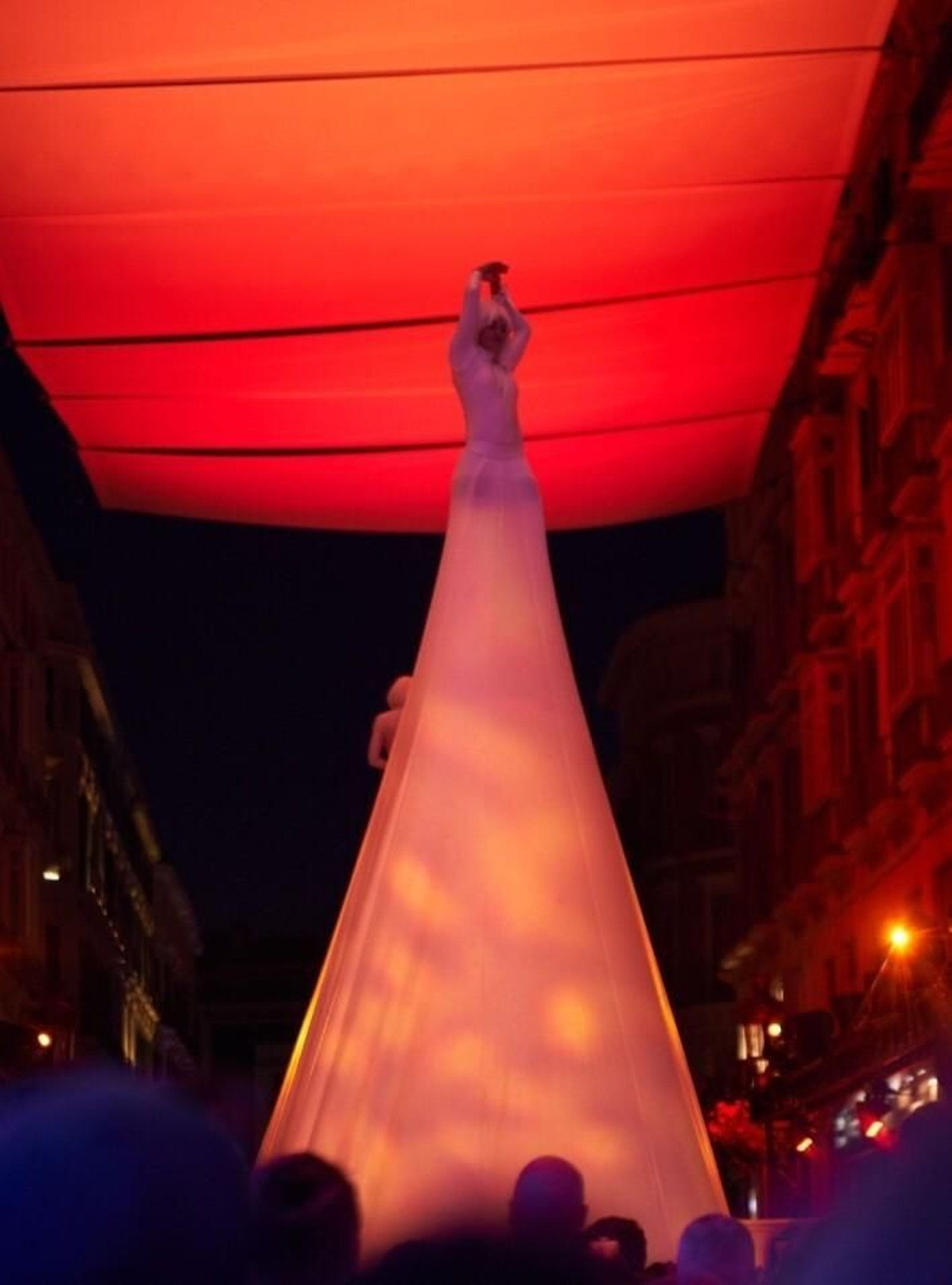 La actuación aérea en la calle Larios