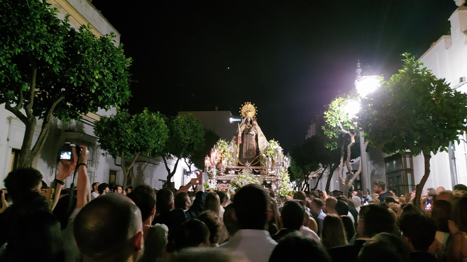 La peregrinación de la Virgen del Carmen en San Fernando, en imágenes