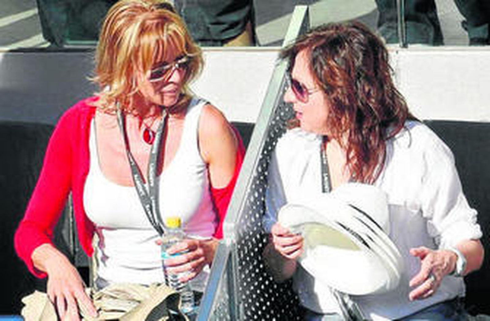 Belén Rueda y Carmen Machi en las gradas del Open de Madrid.