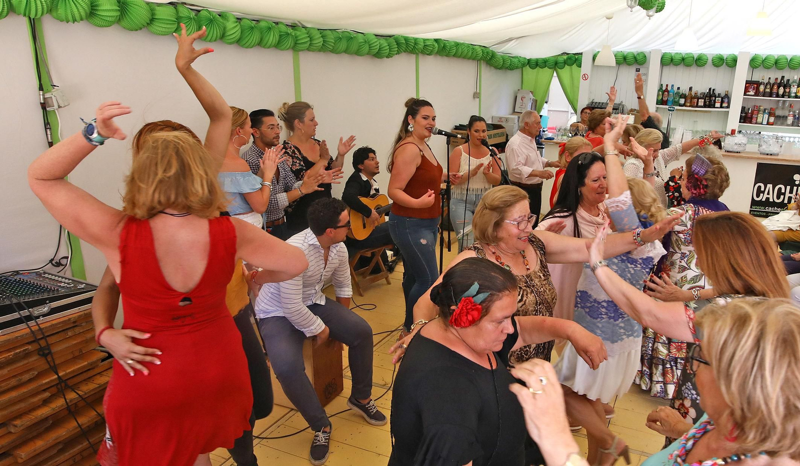 Imágenes del  alumbrado y ambiente en la Feria