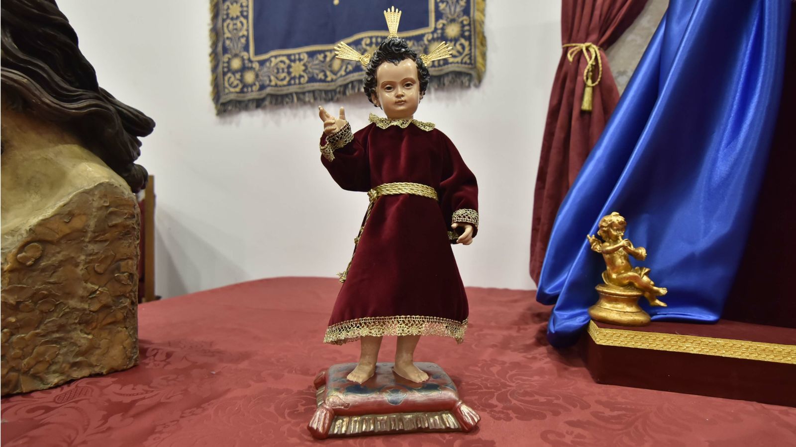 Las fotos de la exposicíon de Devociones Particulares en el Edificio Istmo - Comandancia