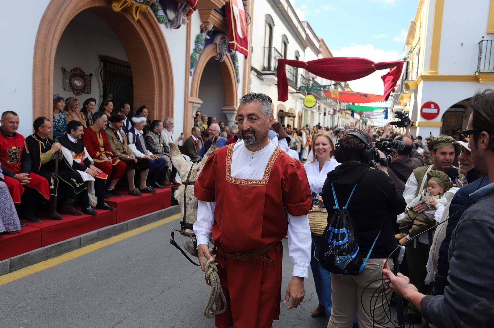 Imágenes del gran ambiente en la Feria Medieval de Palos de la Frontera, Huelva