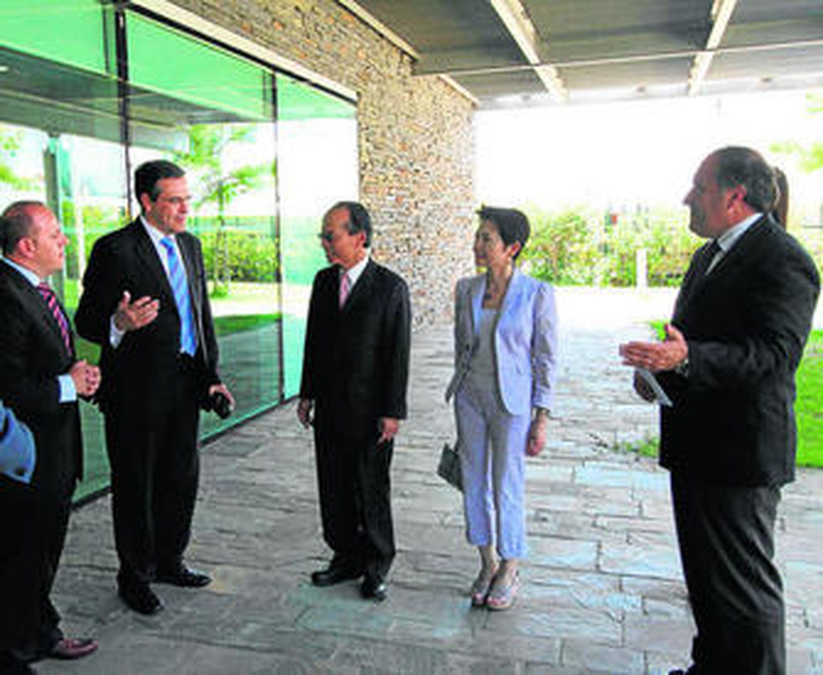 Javier C. S. Hou, ayer a su llegada a la sede de la Cámara de Comercio.