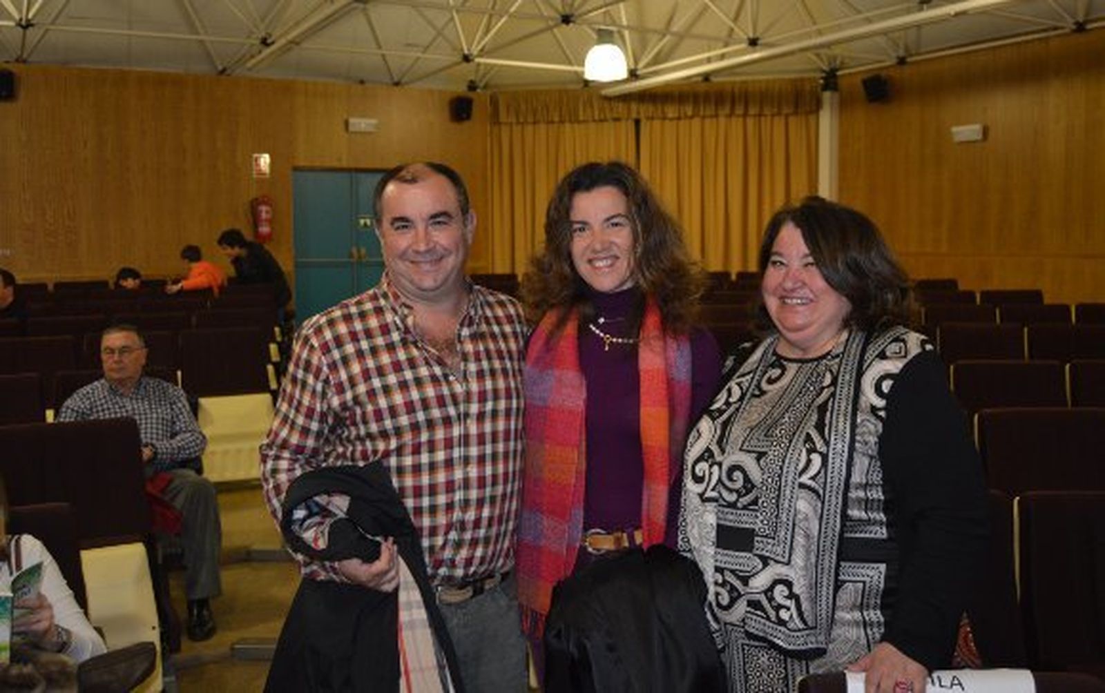 Avelino Morillo, Begoña Montañés y María Oliva Morillo, durante la presentación en el Salón de Grado de la Facultad  Foto: Ignacio Casas de Ciria