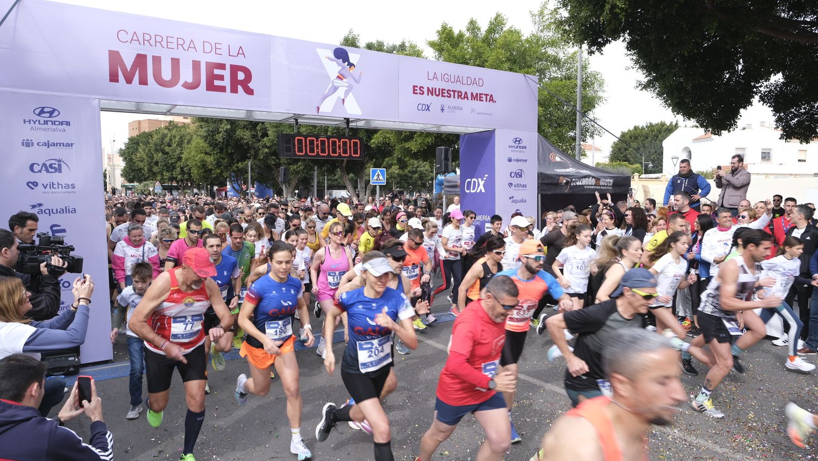 Imágenes de la Carrera de la Mujer 2023 en Almería