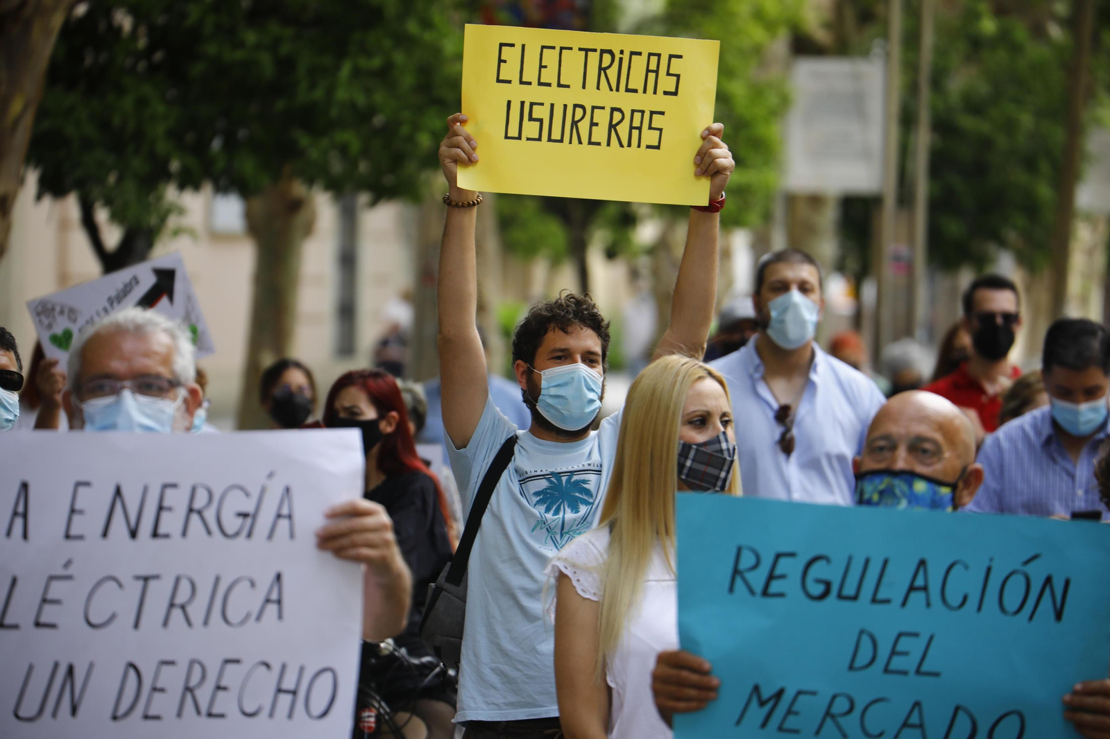 La manifestación en Córdoba contra la nueva tarifa de la luz, en imágenes