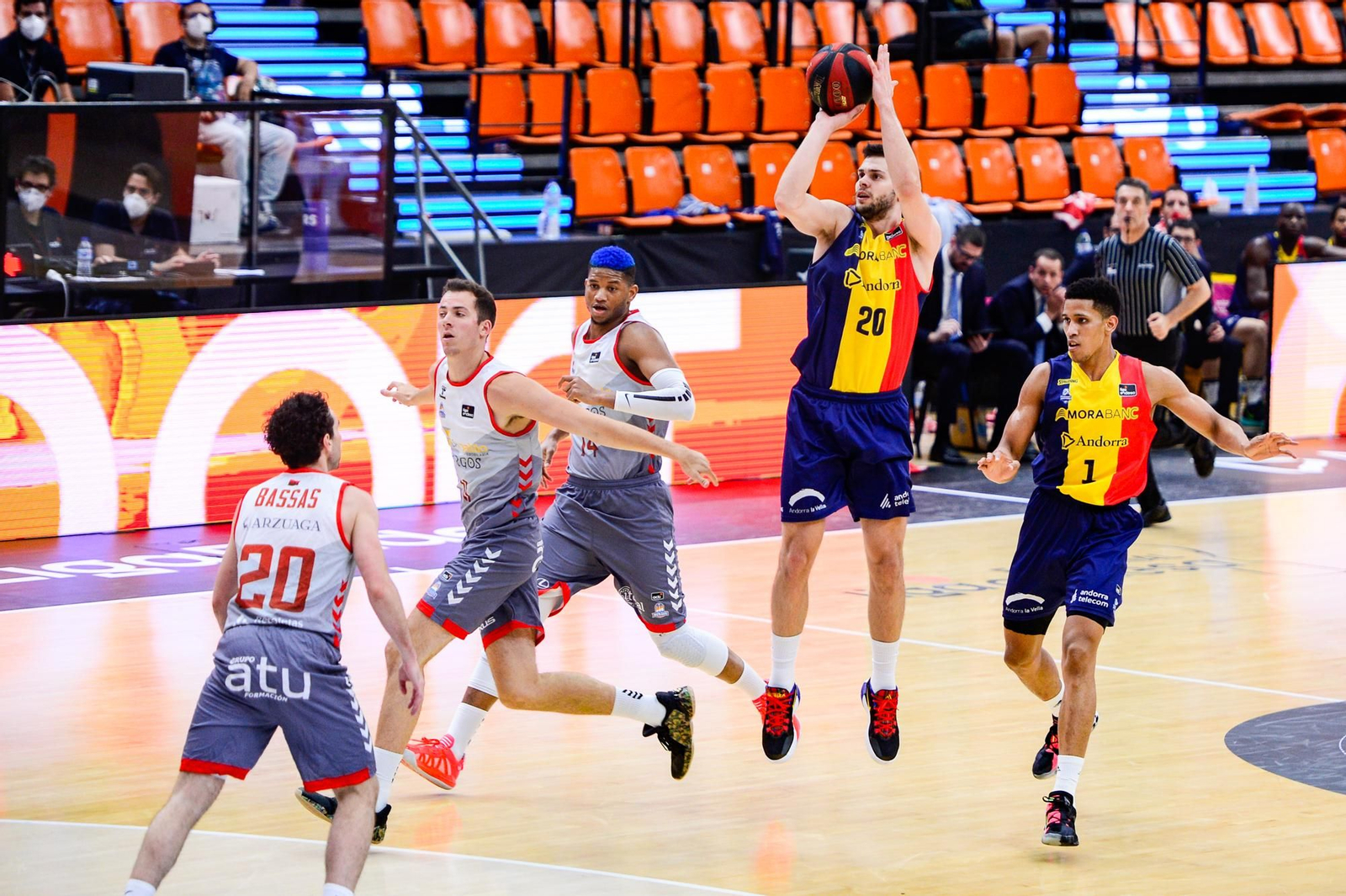 Todorovic lanza a canasta en la fase final de la ACB.