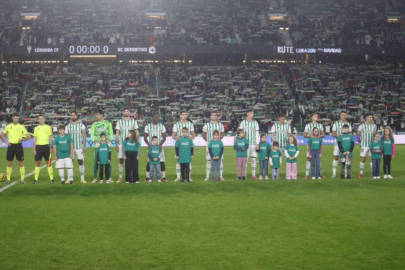 Los jugadores del Córdoba CF, antes de un encuentro en El Arcángel.