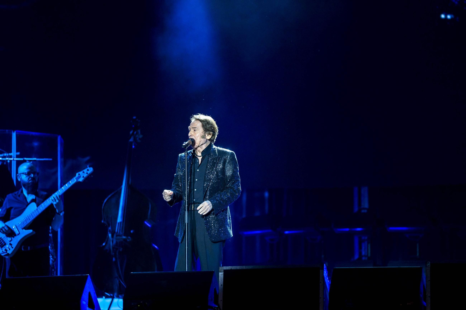 Las mejores imágenes del concierto de Raphael en la plaza de toros de Almería