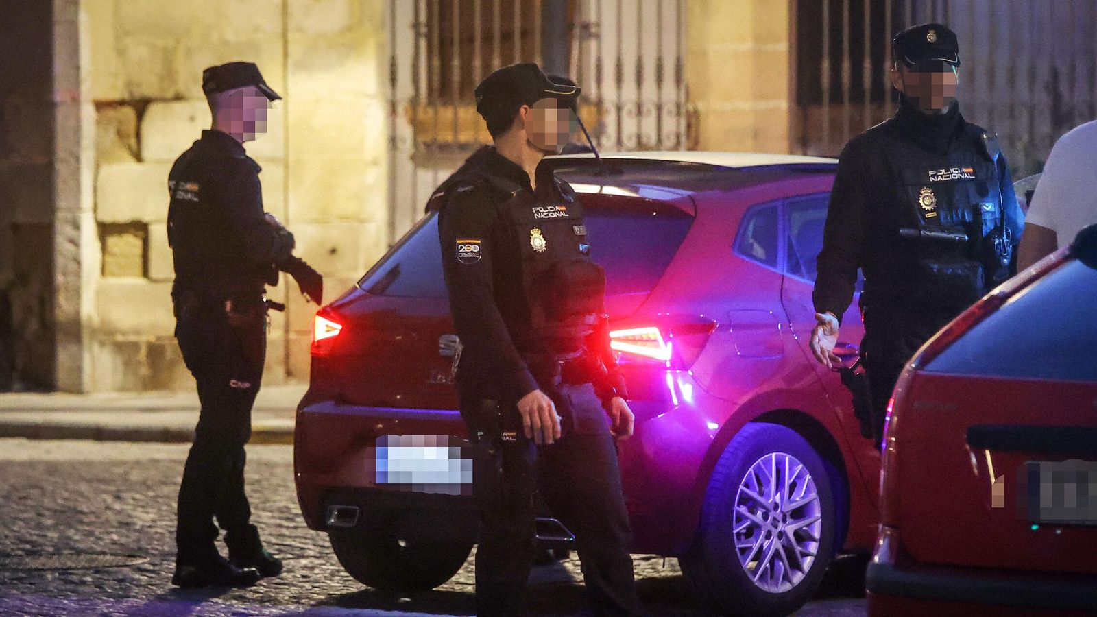 Varios agentes, en otro punto de Santiago.