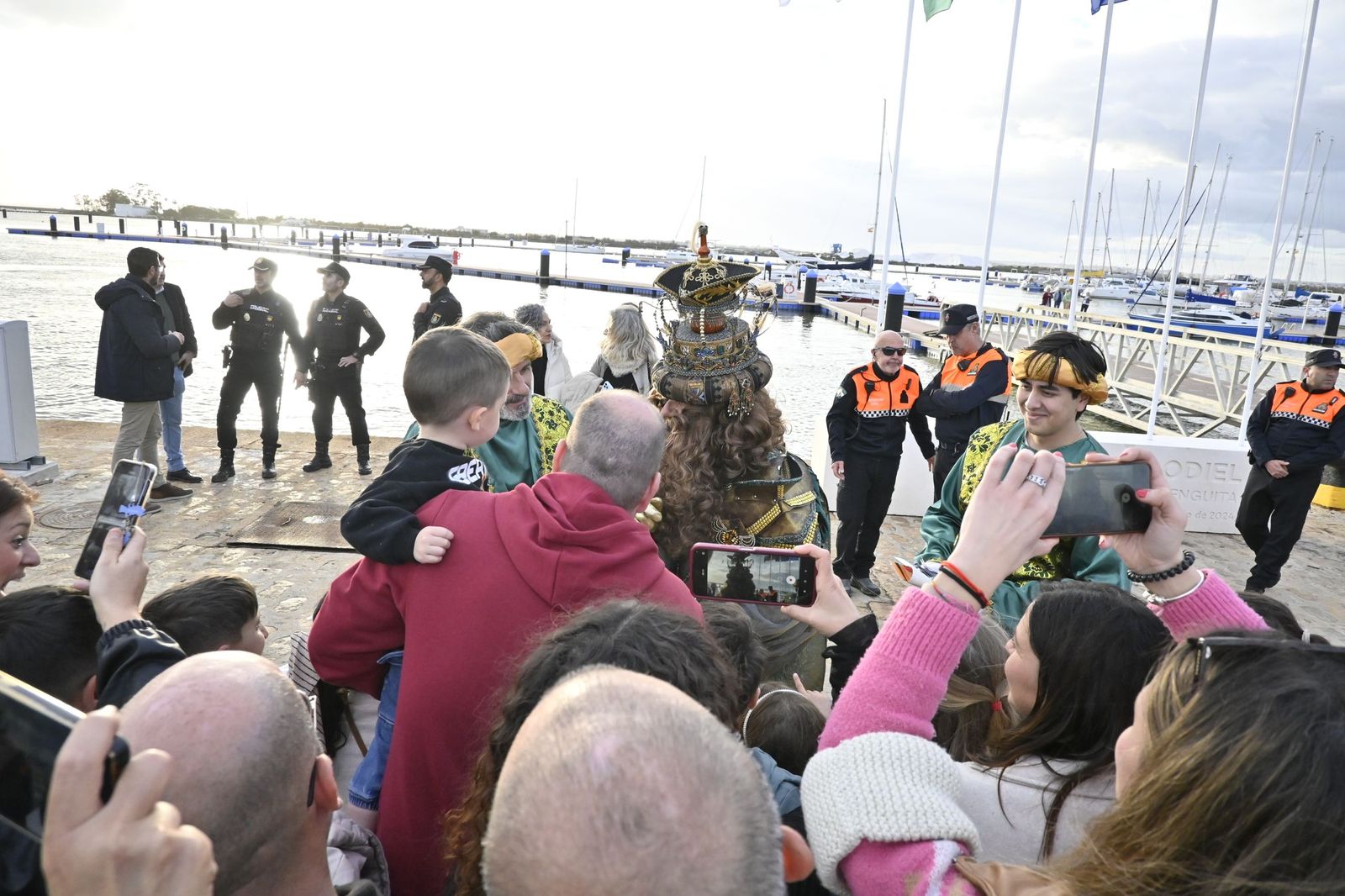 Las mejores fotografías de la llegada de los Reyes Magos a Huelva
