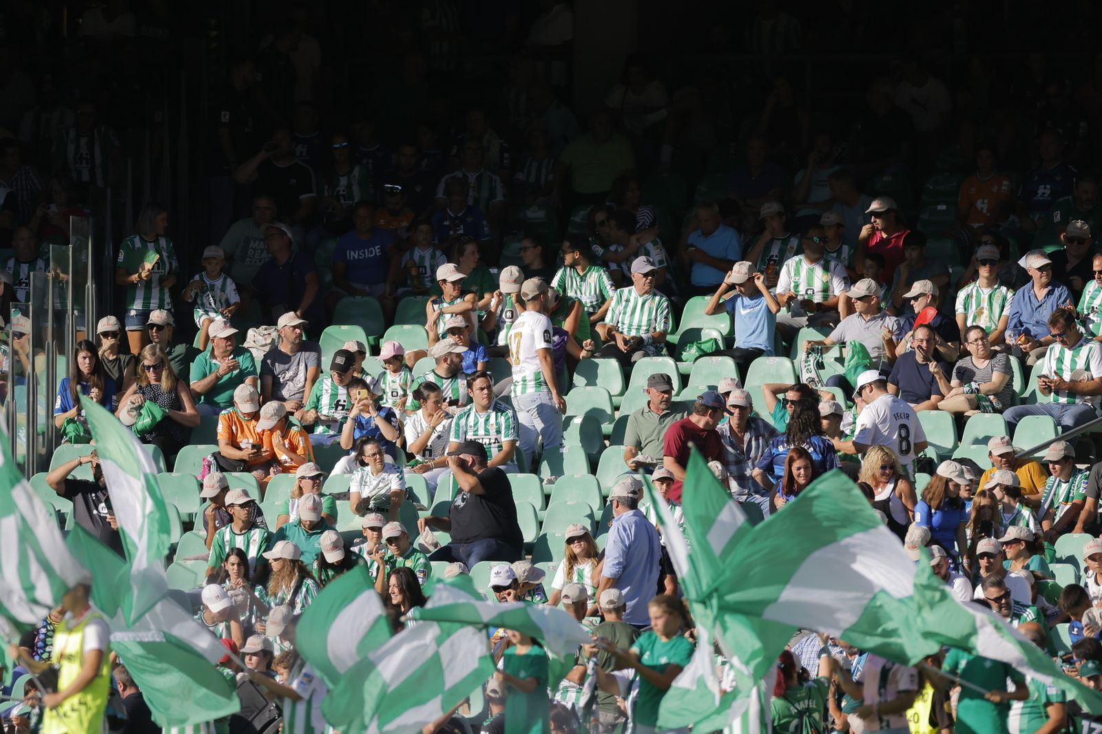 Búscate en las fotos del Betis-Cádiz