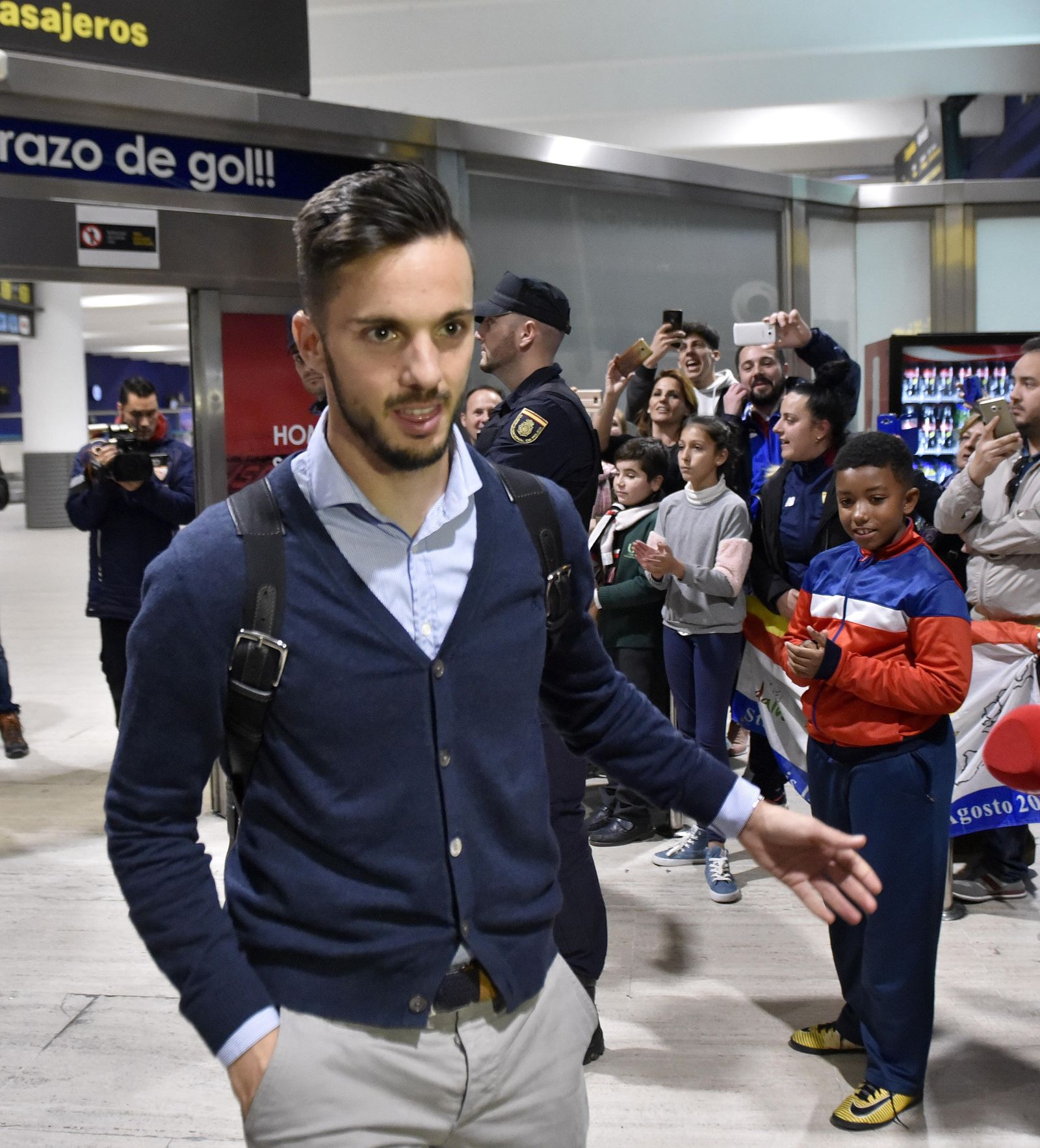 Llegada del Sevilla tras clasificarse a cuartos en Champions