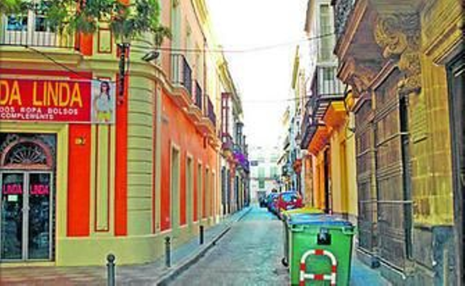 Calle de las Naranjas, así llamada en recuerdo de las piadosas mujeres de este apellido que en ella habitaron.