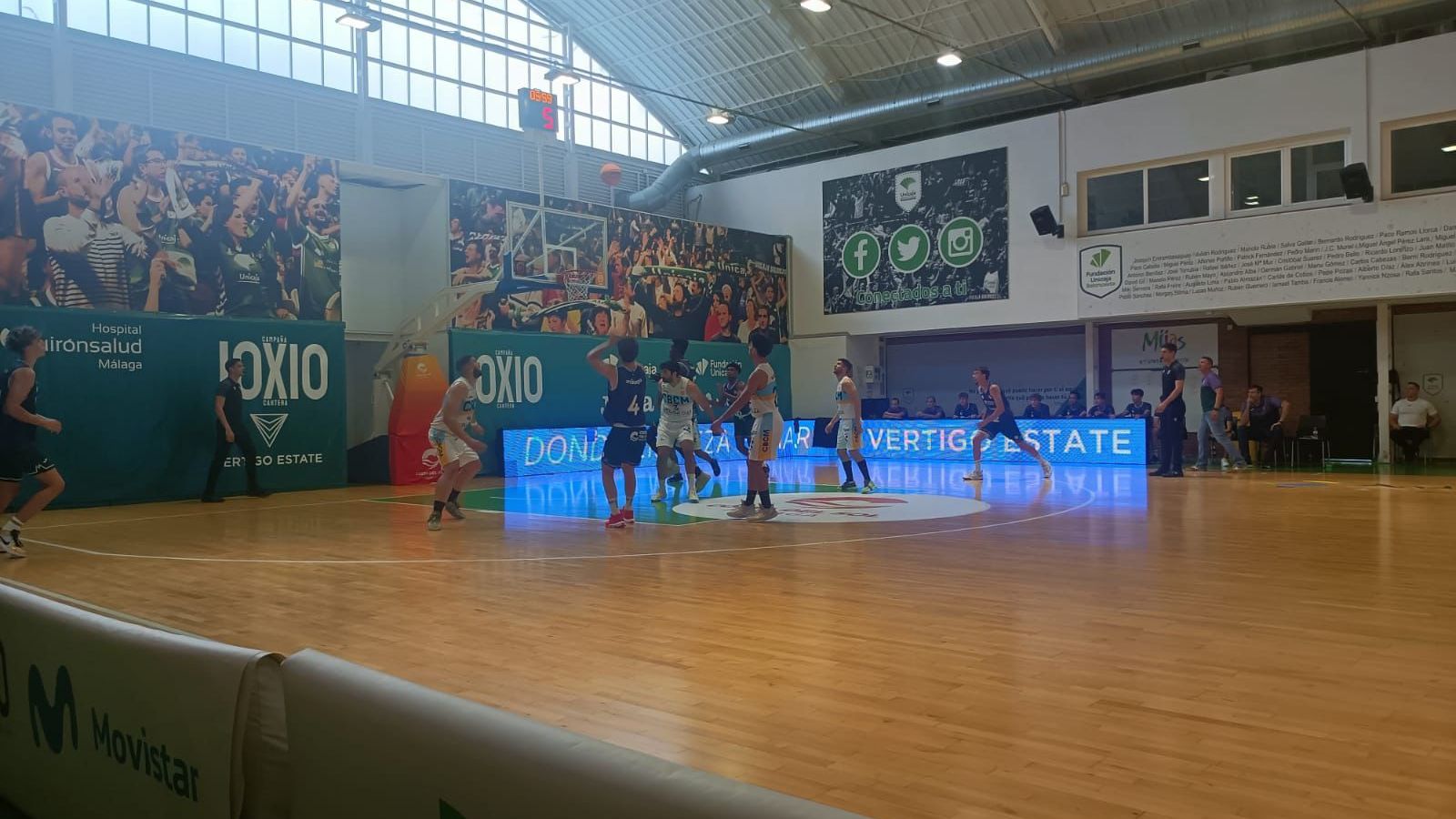 Ibon Navarro presencia el gran debut del Unicaja Andalucía en Tercera FEB