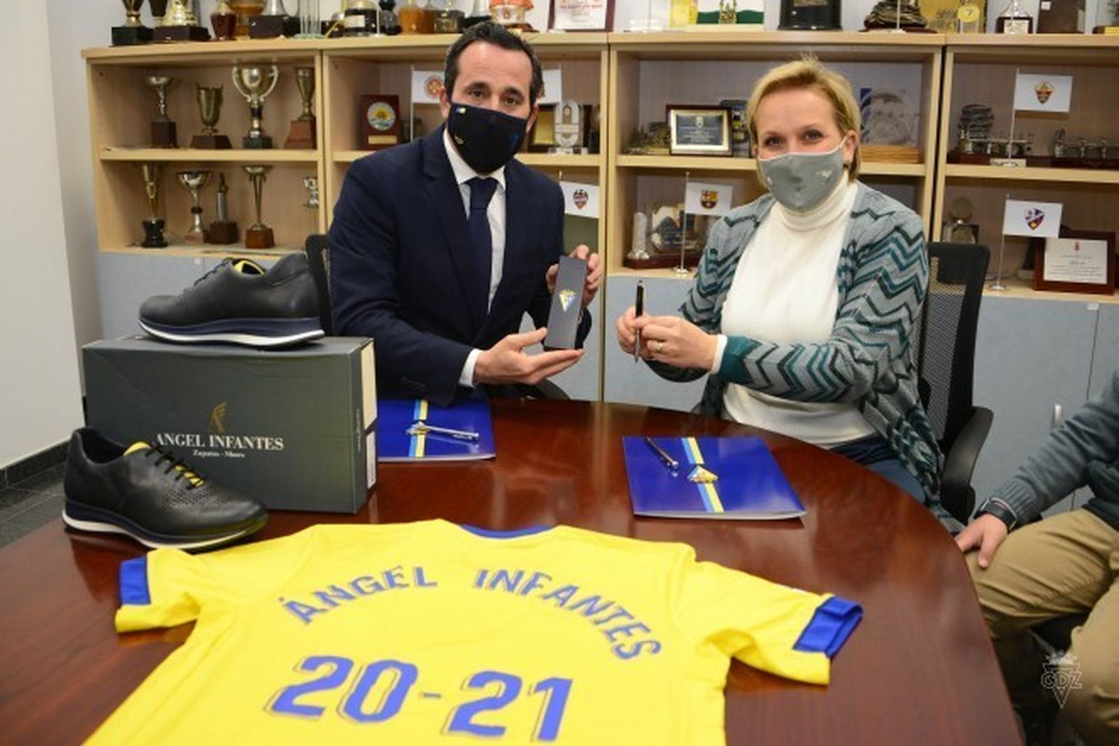 El Cádiz y la firma Ángel Infantes seguirán caminando de la mano.
