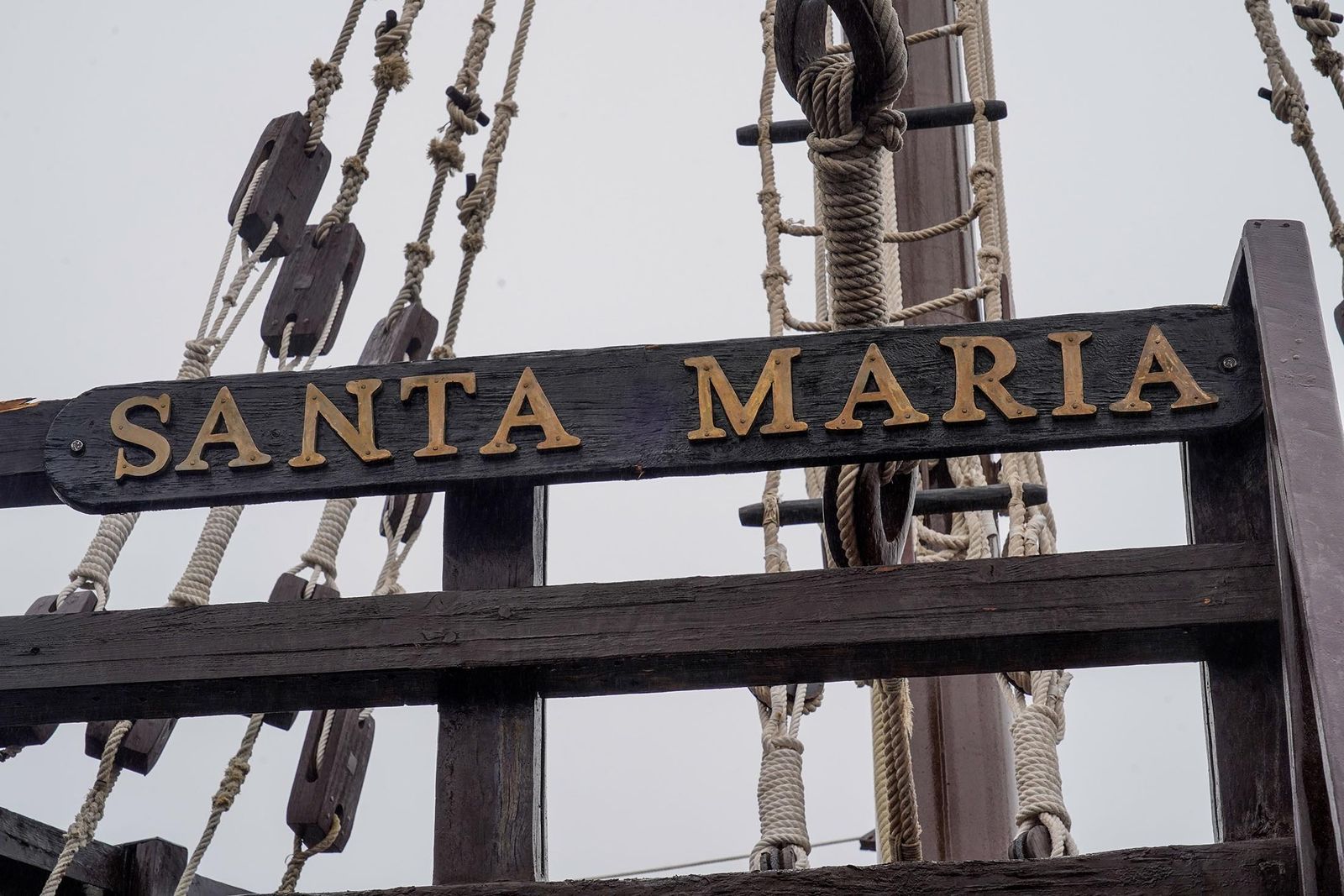 Imágenes de la visita guiada para dar a conocer las reformas realizadas en el Muelle de las Carabelas y su entorno