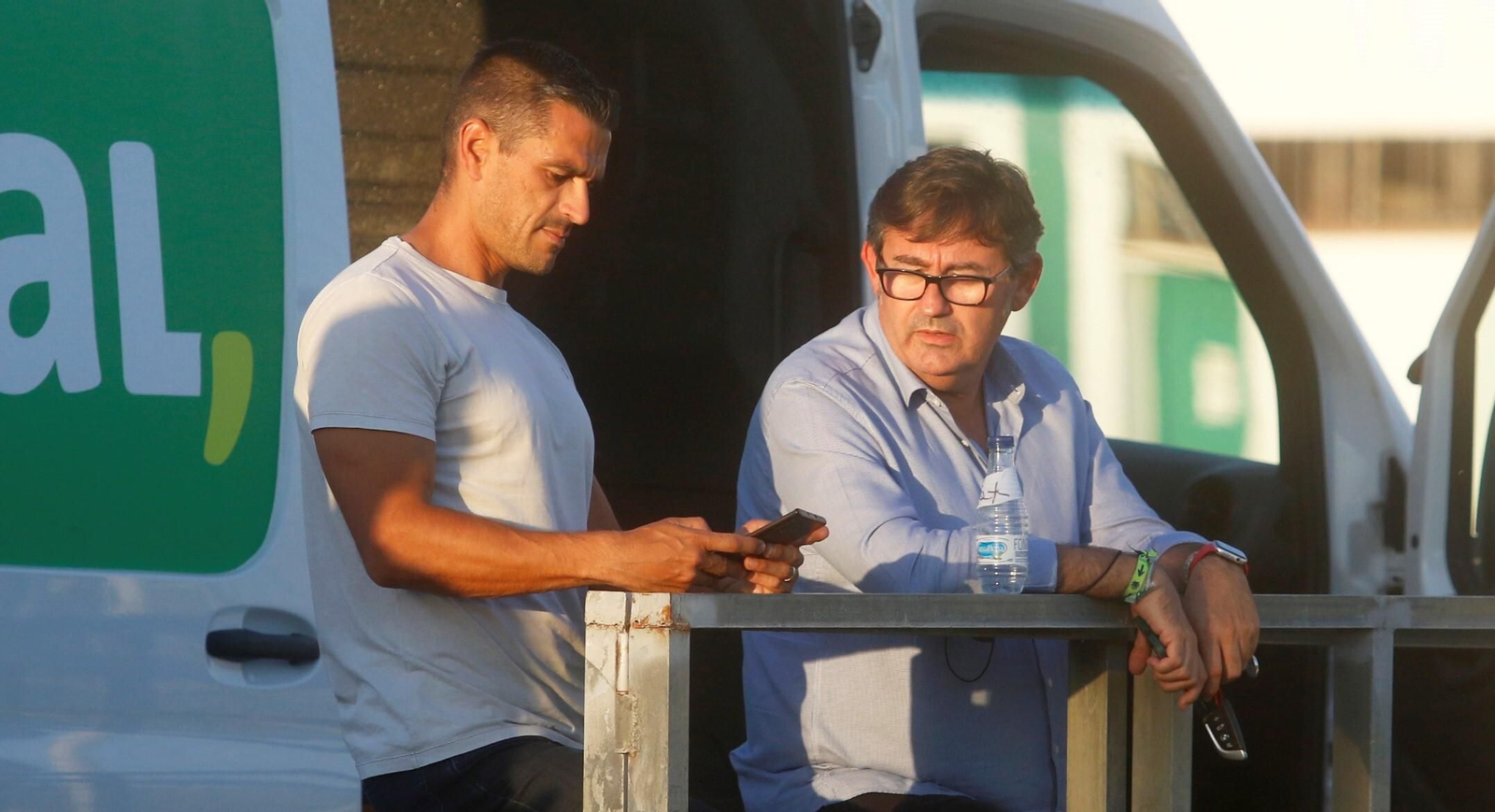 Juanito, director deportivo del Córdoba CF, junto al consejero delegado, Javier González Calvo.