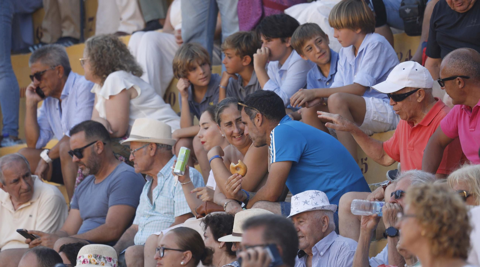 Las fotos de la primera semifinal del ciclo de novilladas de las Escuelas de Tauromaquia de Andalucía en La Línea