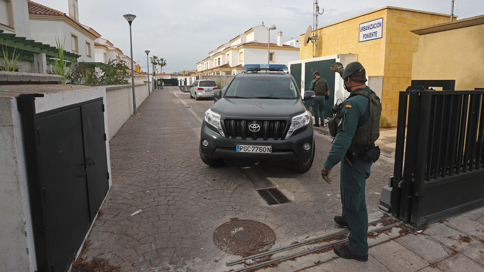 Fotos de los registros de la Guardia Civil en Algeciras Fotos de los registros de la Guardia Civil en Algeciras