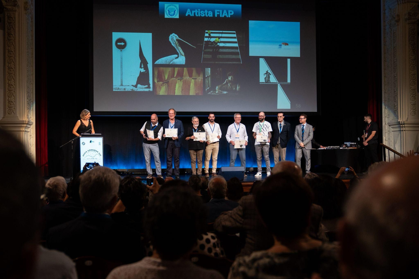 La entrega de los premios de la Federación Internacional del Arte Fotográfico.