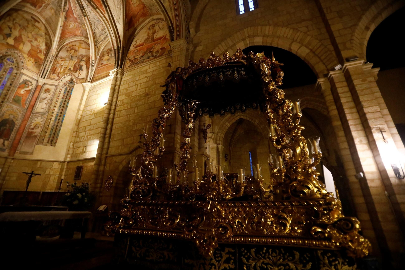 Las mejores fotos de la restauración del paso de la Virgen de las Tristezas de Córdoba