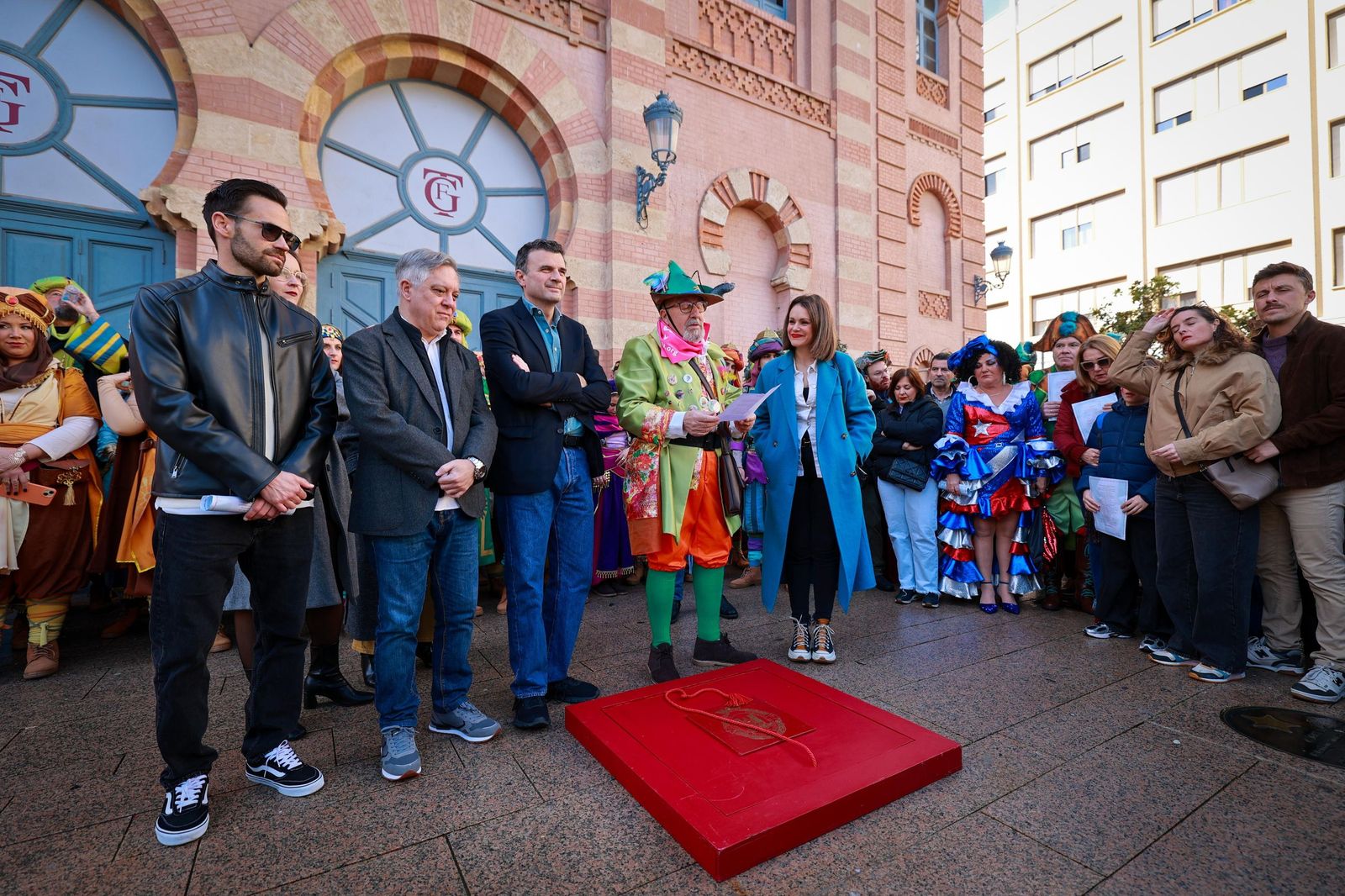 Las imágenes del descubrimiento de la estrella de Adela del Moran el Paseo de la Fama del Carnaval de Cádiz