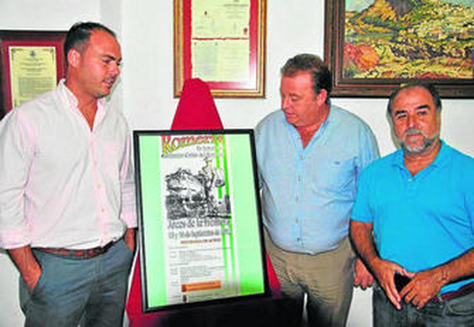 Una imagen de la presentación del cartel anunciador de la fiesta, con los responsables municipales.