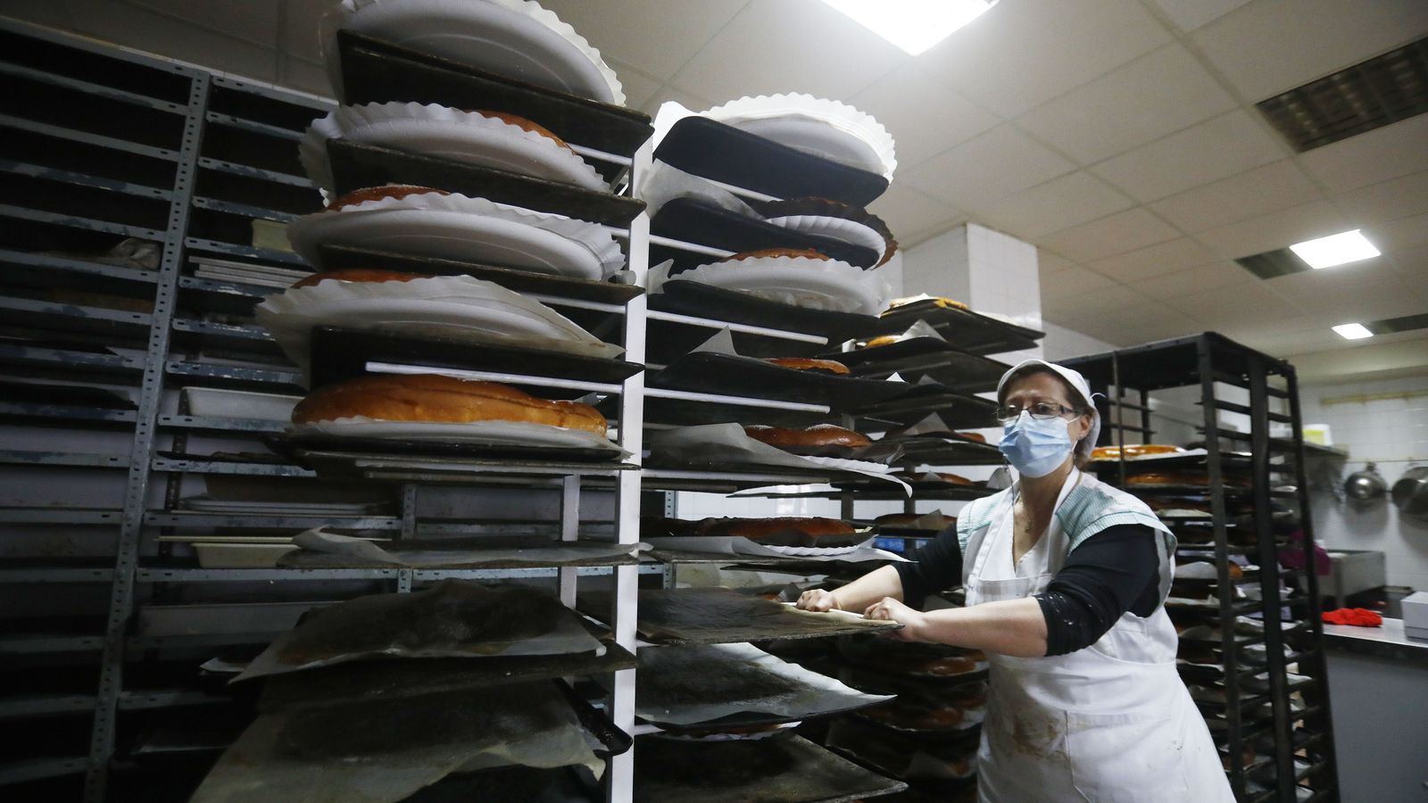 Roscones de Reyes preparados para la venta.