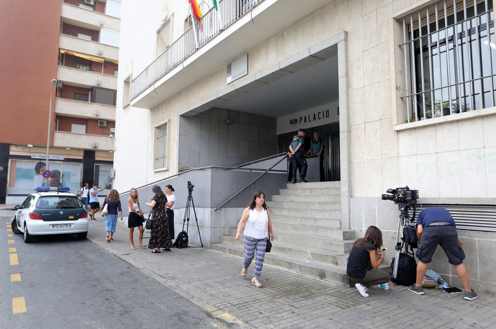 Imágenes del principal acusado del apuñalamiento del policía de Punta Umbría en la Audiencia Provincial