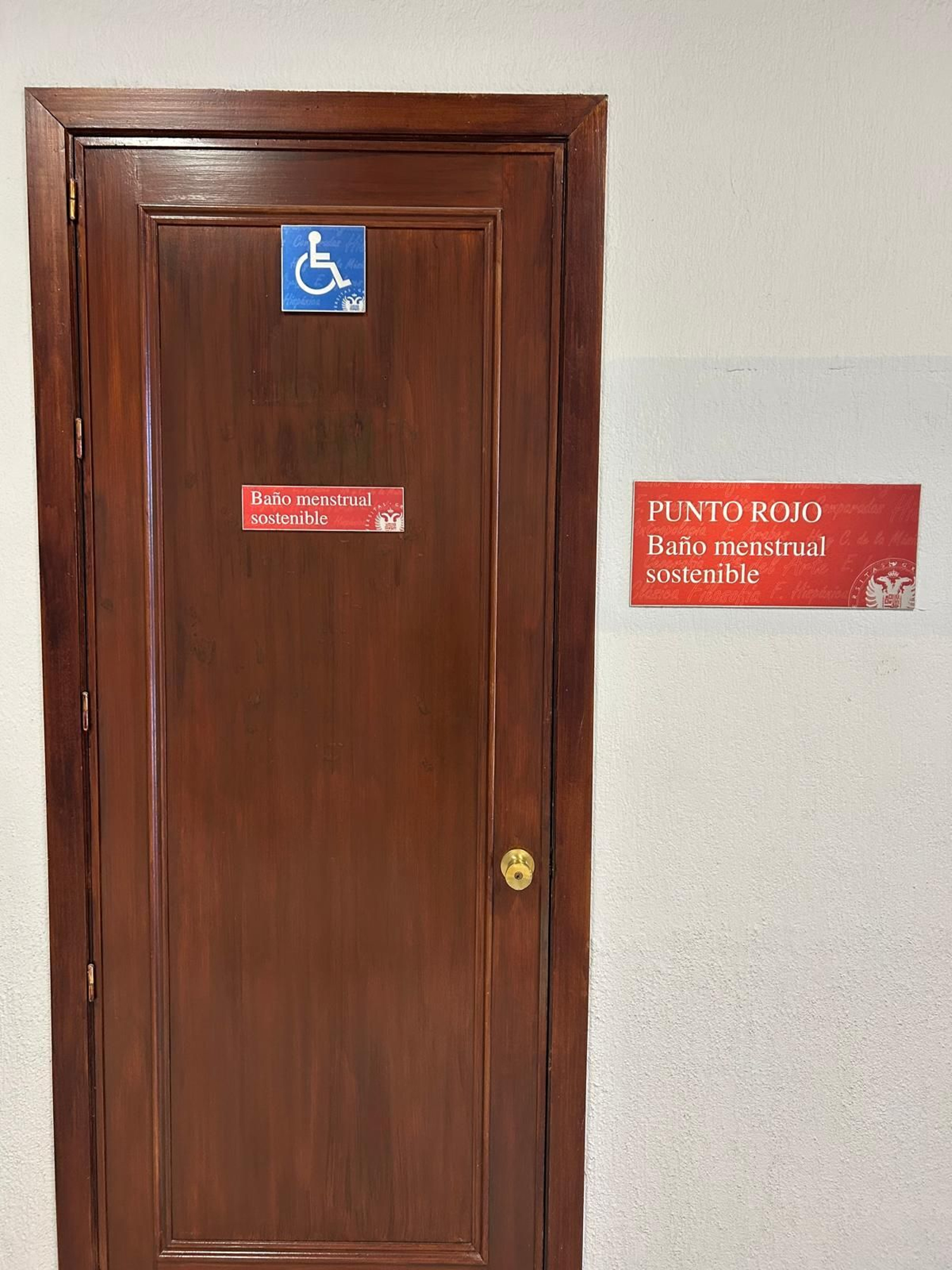 Baño menstrual sostenible en Filosofía y Letras.