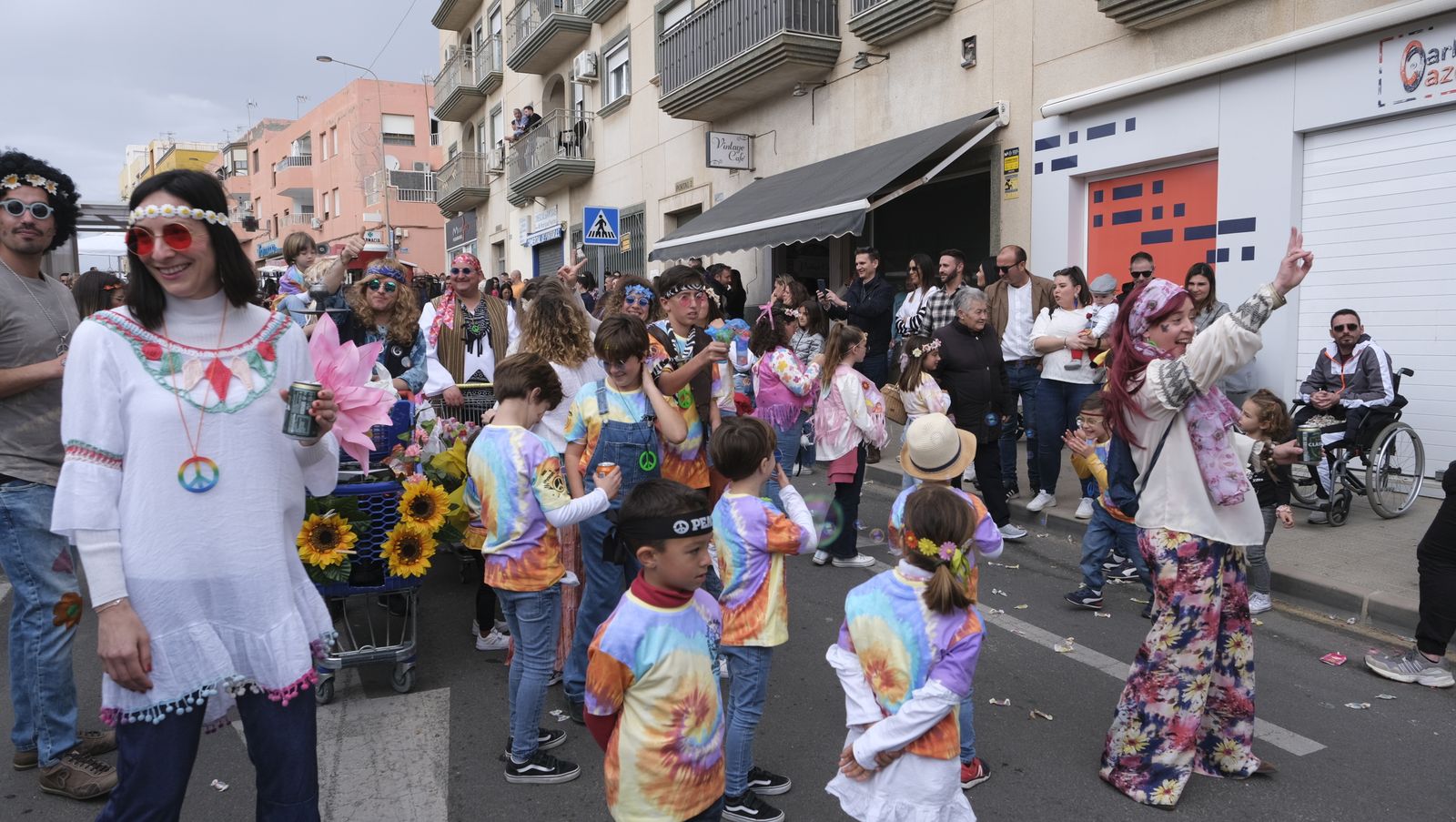 Imágenes de las carrozas de la Fiestas de San José de Benahadux