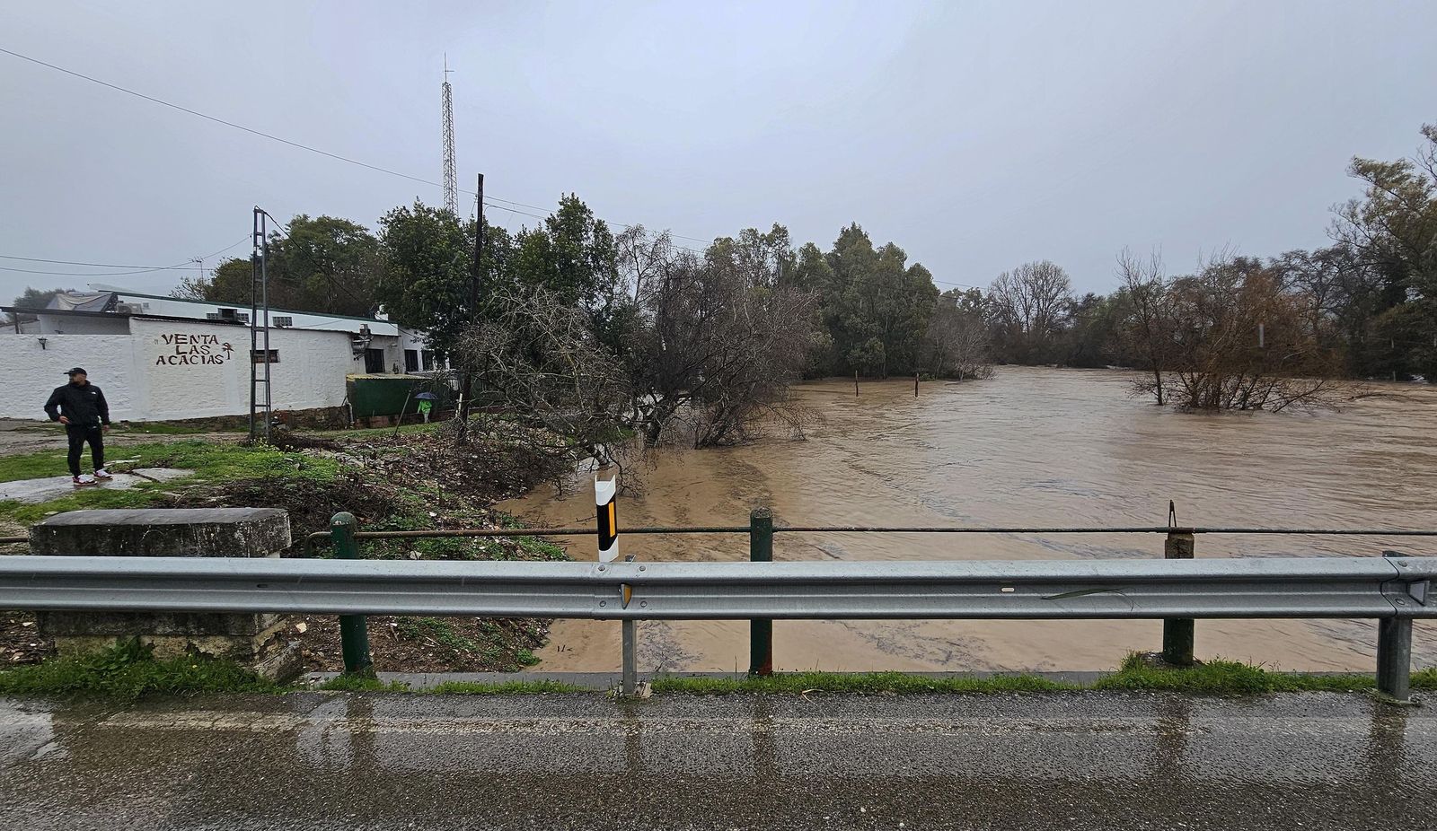 Fotos del temporal de lluvia y viento por la borrasca Kristin en Jimena de la Frontera, San Pablo de Buceite y San Martín del Tesorillo