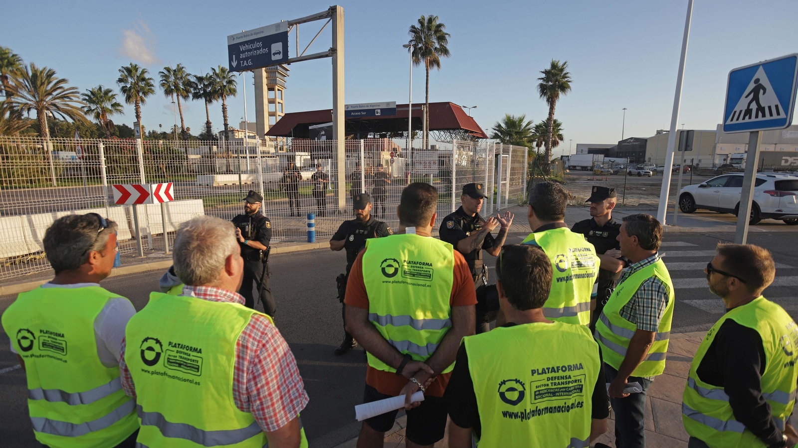 Fotos del paro de camioneros en el puerto de Algeciras