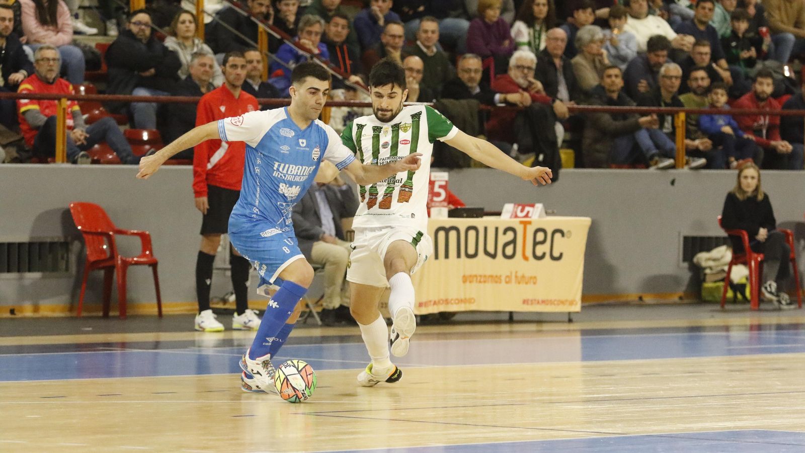 Mykytiuk presiona a un jugador del Noia.