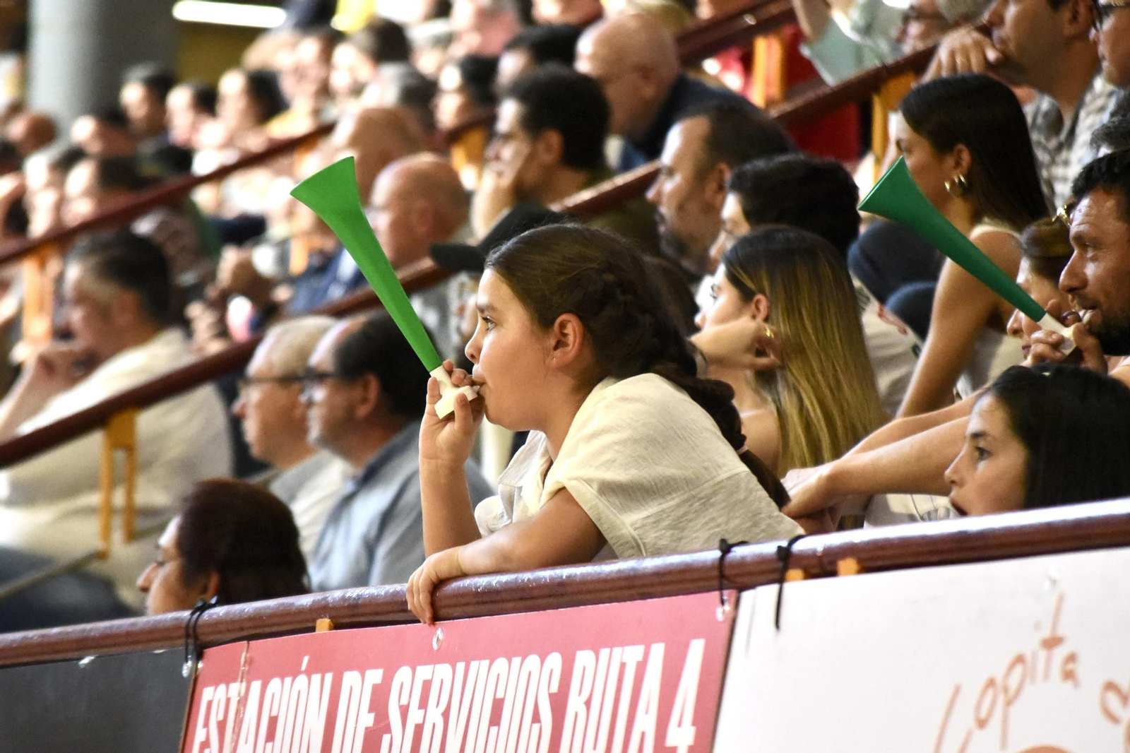 Las mejores fotos del ambiente en Vista Alegre para el Córdoba Futsal - Peñíscola