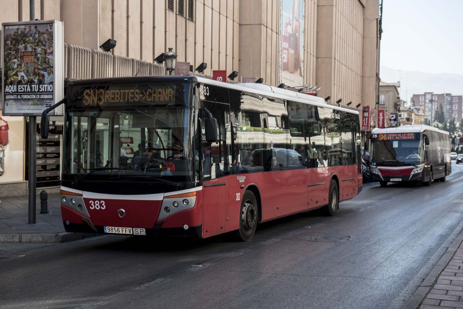 El billete de autobús costará 2 euros, aparcar el coche 4,50.