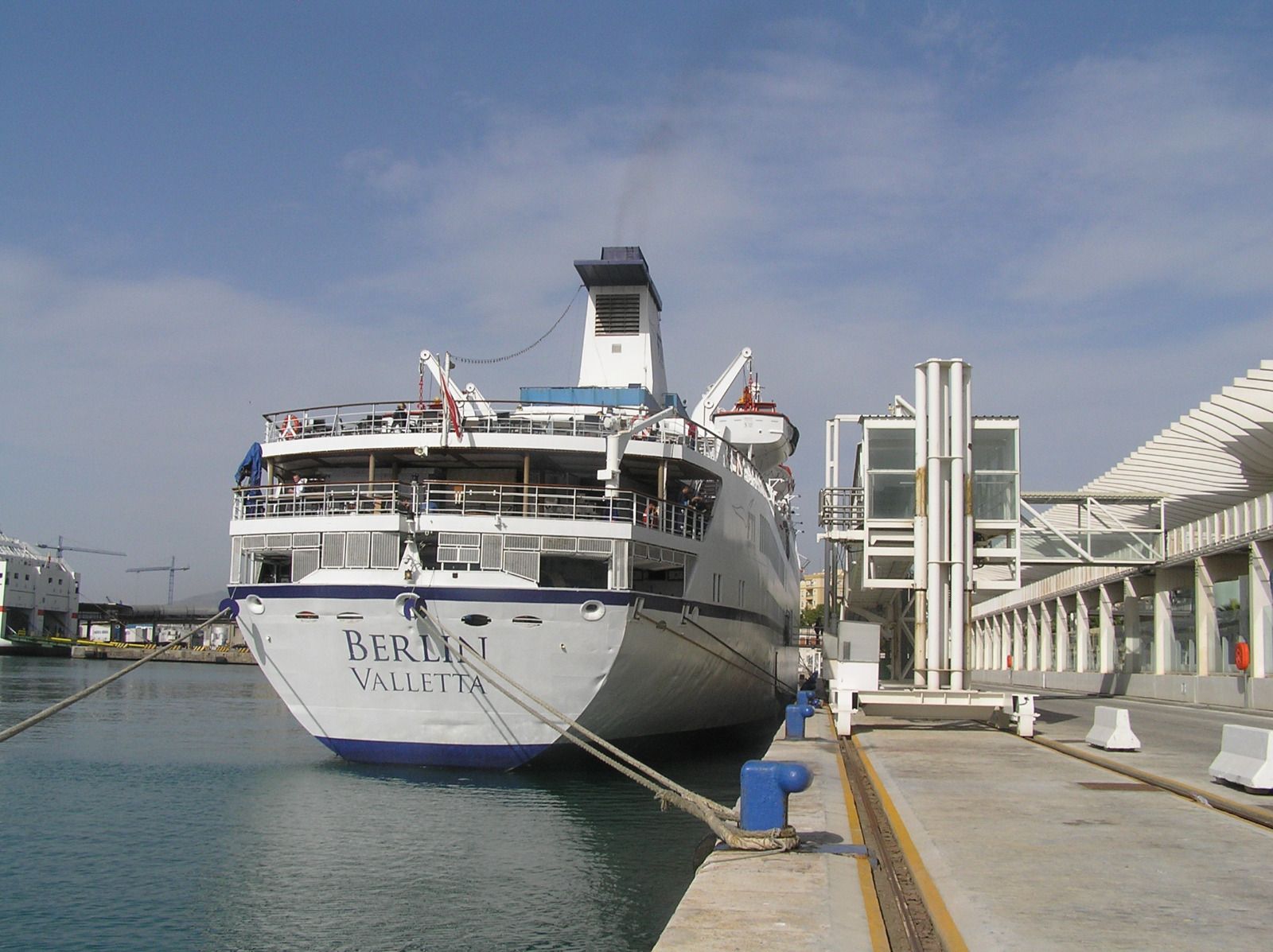 Las fotos del crucero de la bahía de Málaga que podría ir al desguace