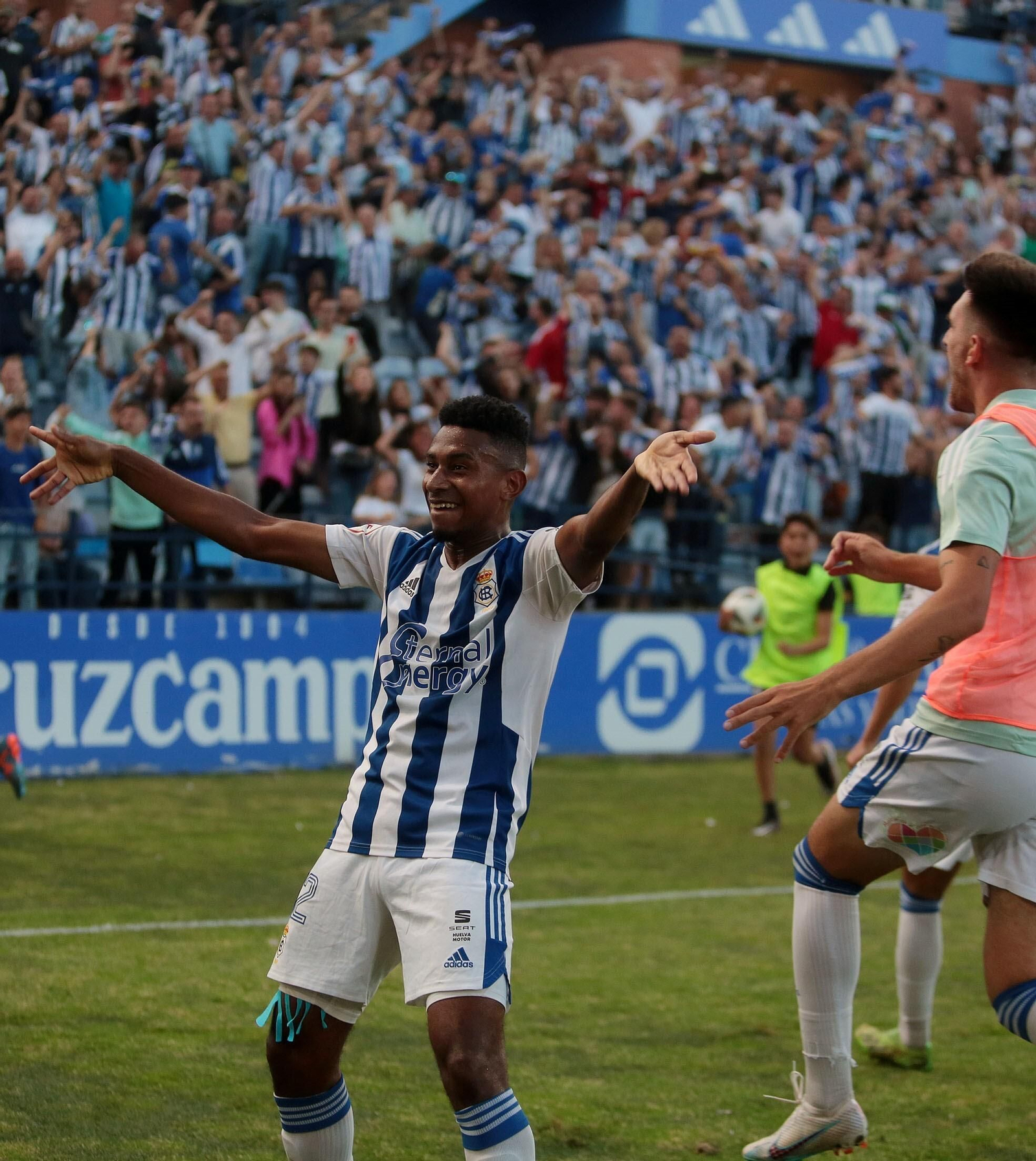 Las imágenes del ascenso del Recre a Primera RFEF