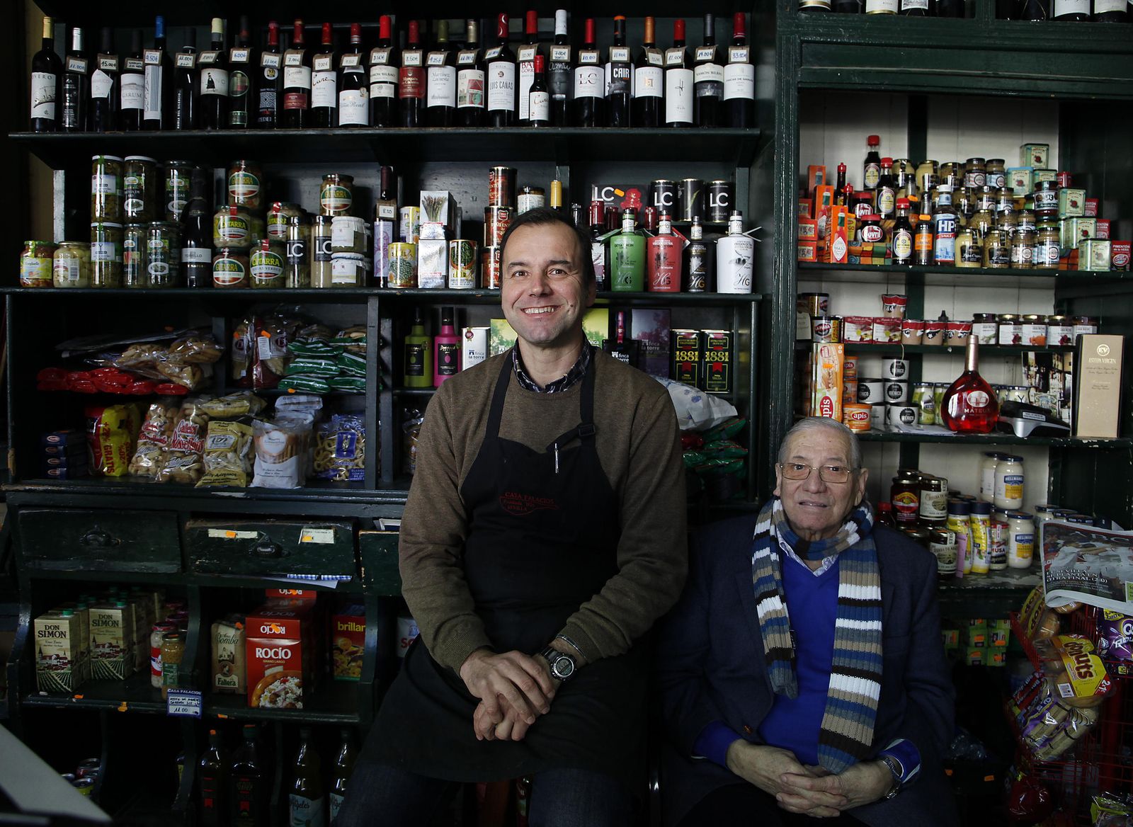 Juan Manuel Pérez Fernández junto a su hijo Juan Manuel, actual responsable de Casa Palacios.